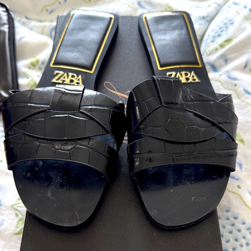Zara Black Croc-Embossed Slide Sandals